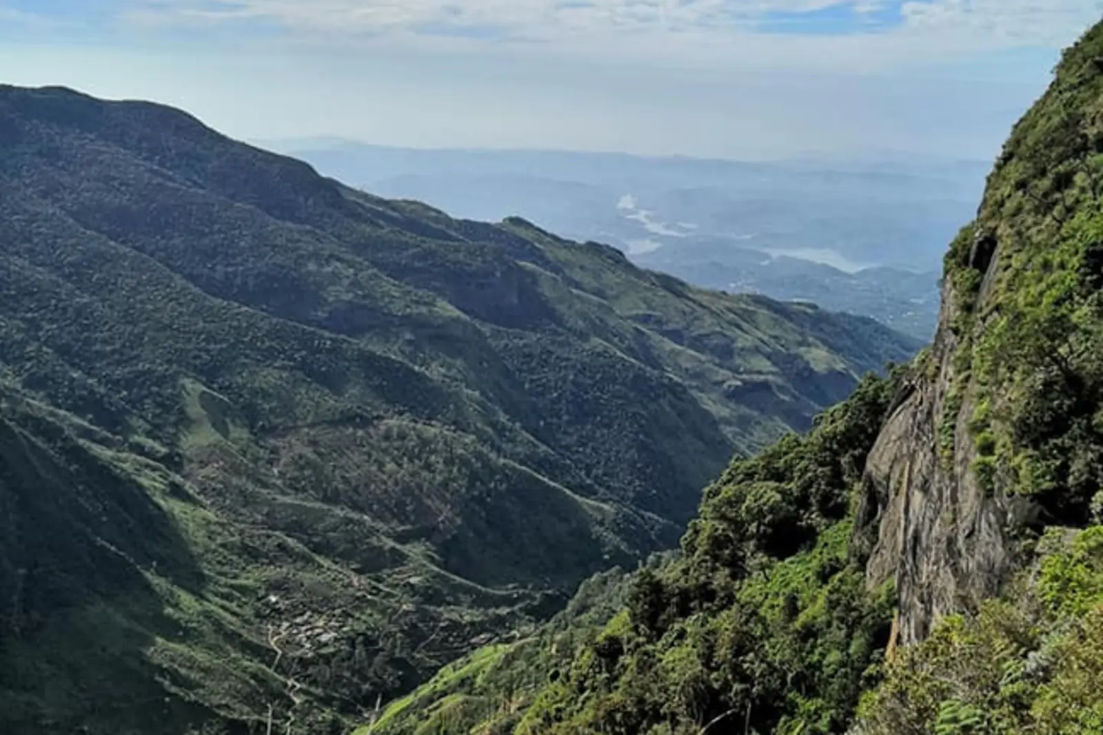 Berglandschaft und steile Hänge am World’s End in den Horton Plains